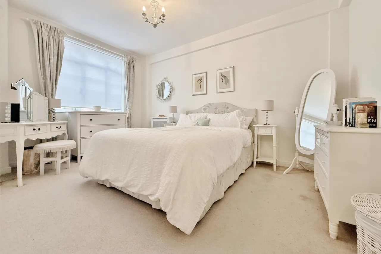 Hammersmith Road, London, W6, photo 4