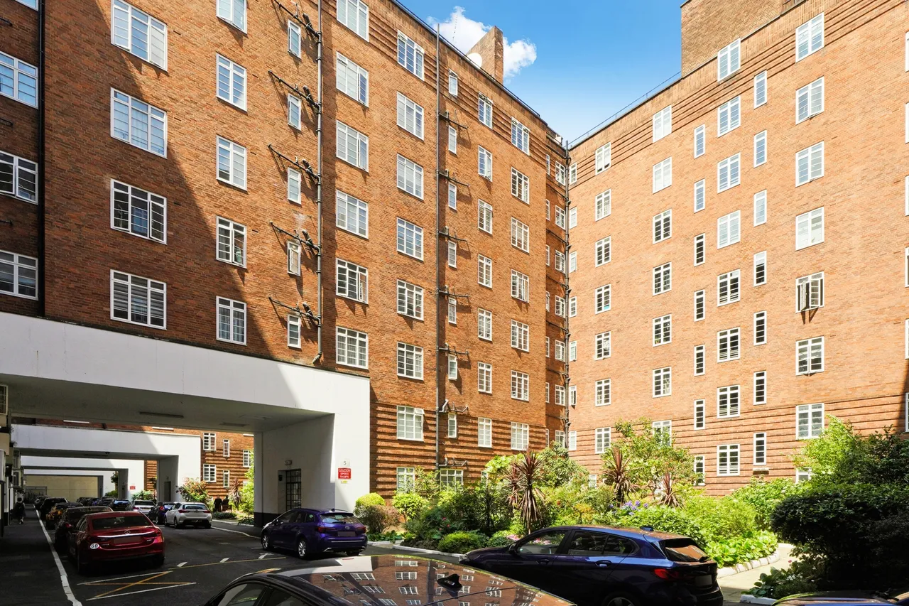 Hammersmith Road, London, W6, photo 12