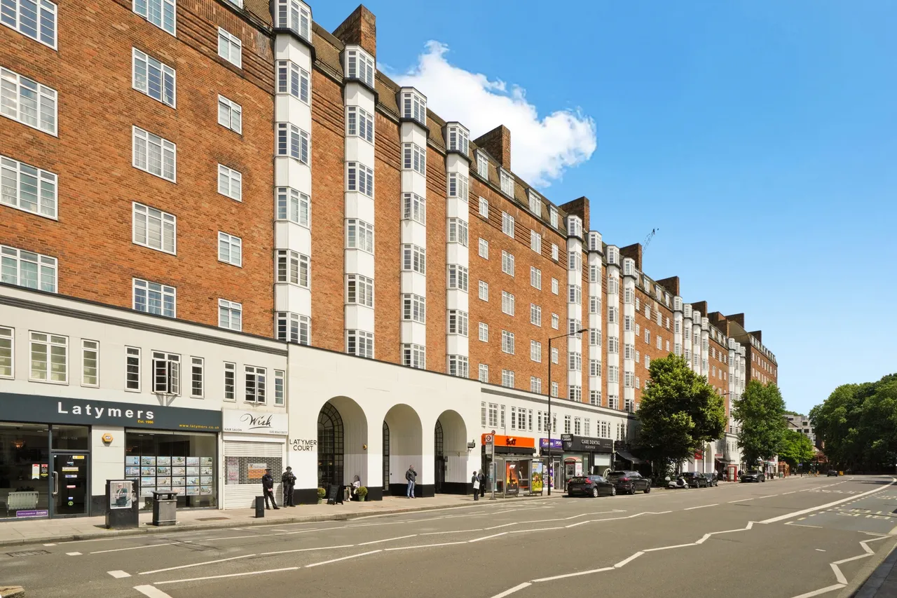Hammersmith Road, London, W6, photo 3