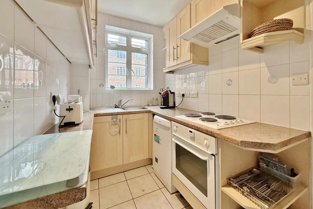 Hammersmith Road, London, W6, photo 5