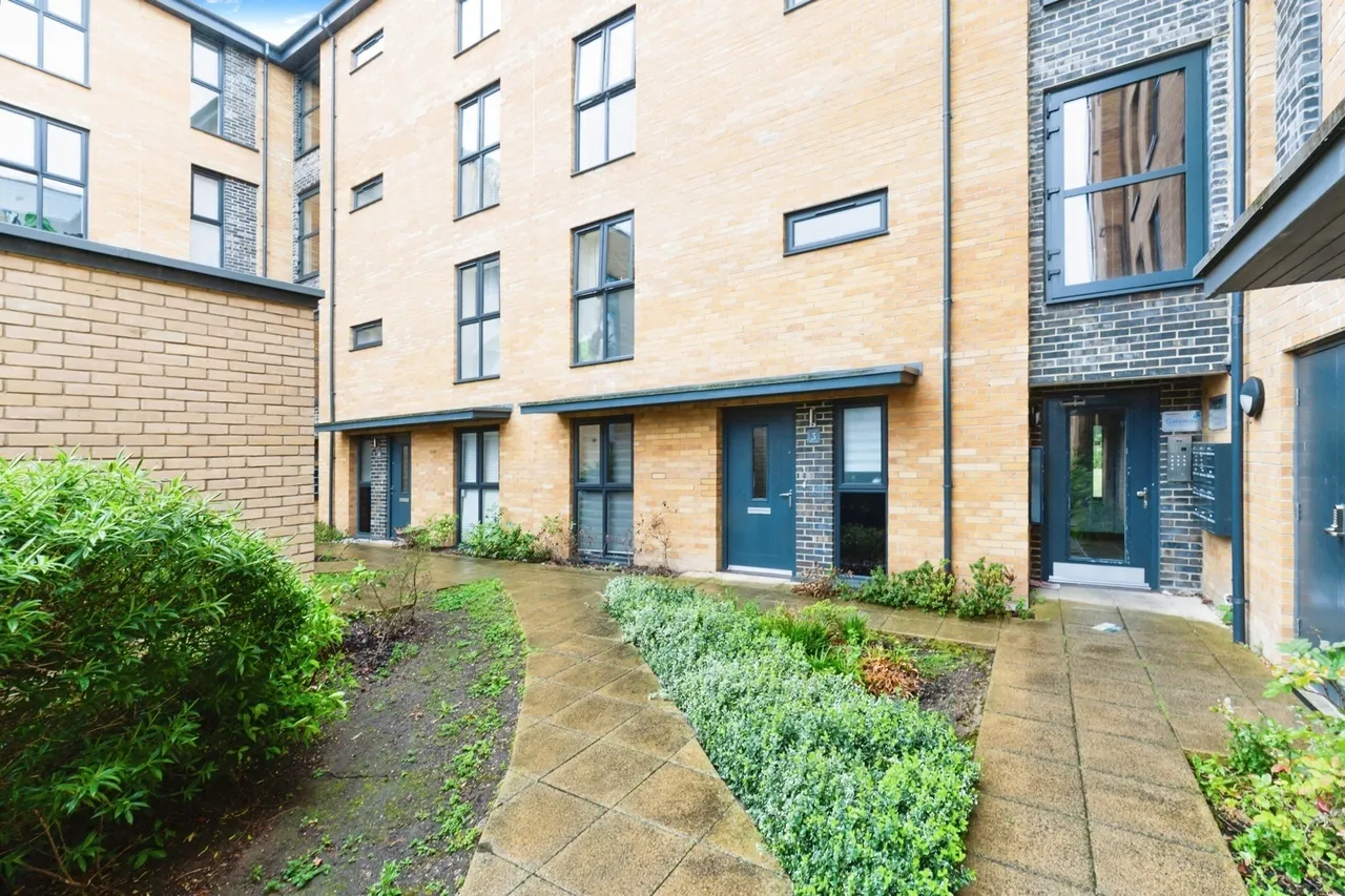 1 bed flat for sale, Tala Close, Surbiton, KT6