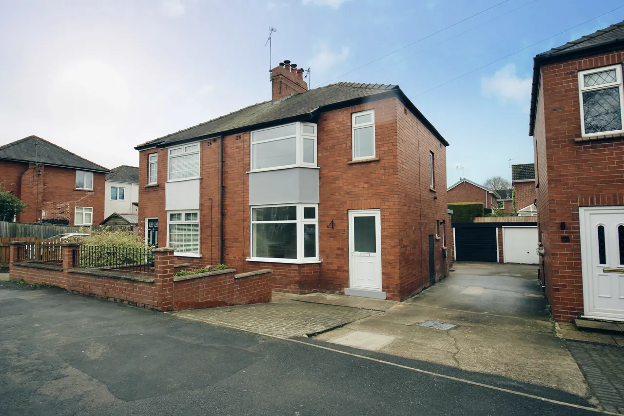 3 bed house to rent — Halfpenny Lane