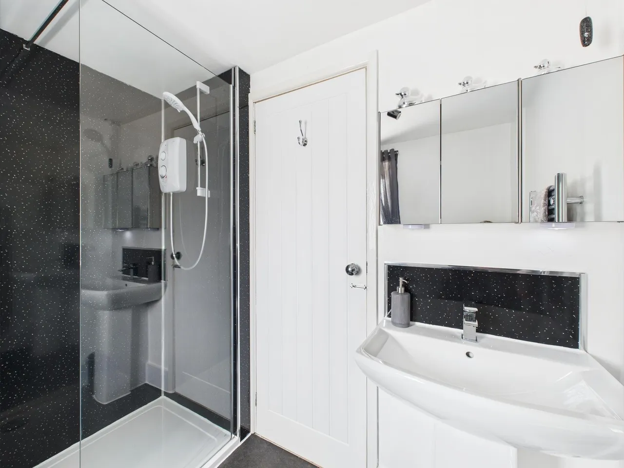 Hawes Avenue, Carr Mill, WA11, photo 26