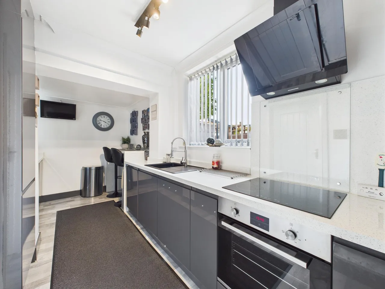 Hawes Avenue, Carr Mill, WA11, photo 12