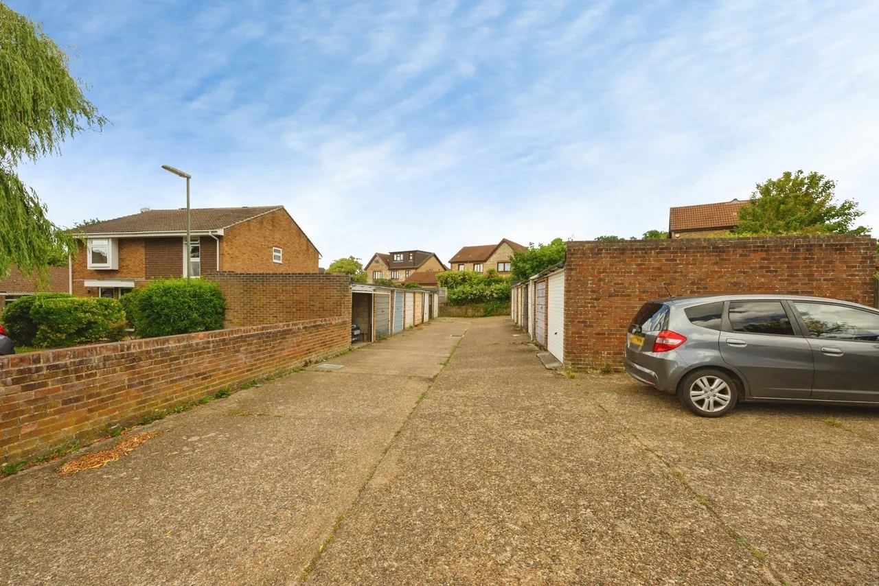 Sparrowsmead, Redhill, RH1, photo 14