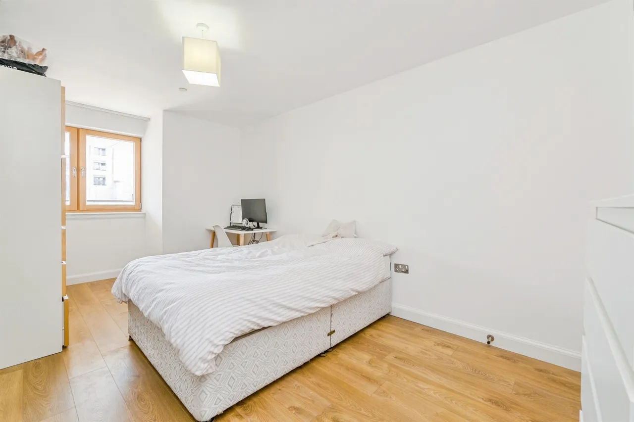 Barry Lane, Cardiff, CF10, photo 18