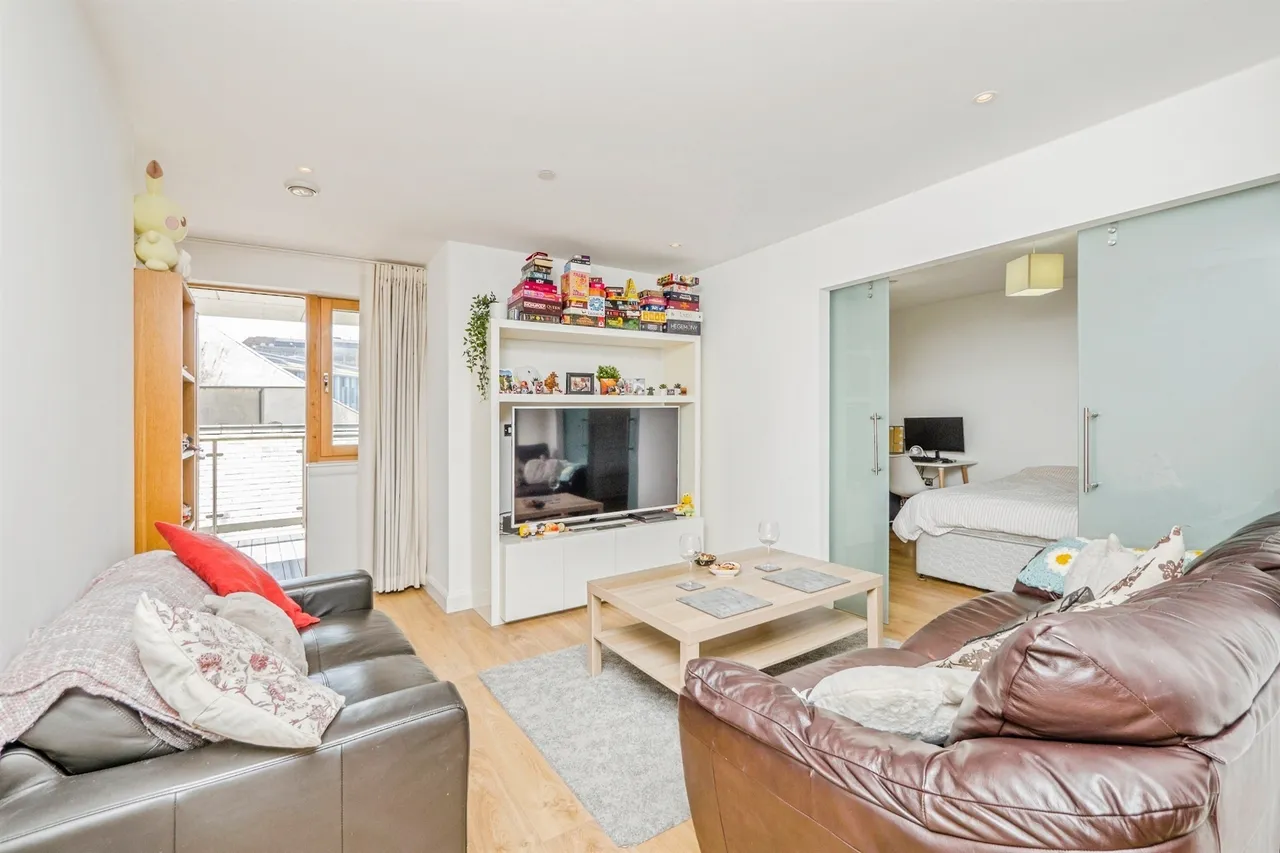 Barry Lane, Cardiff, CF10, photo 9