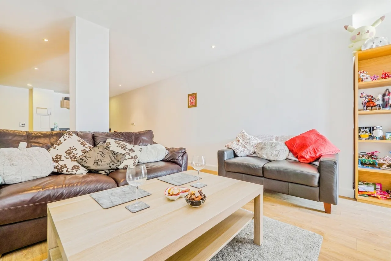 Barry Lane, Cardiff, CF10, photo 13