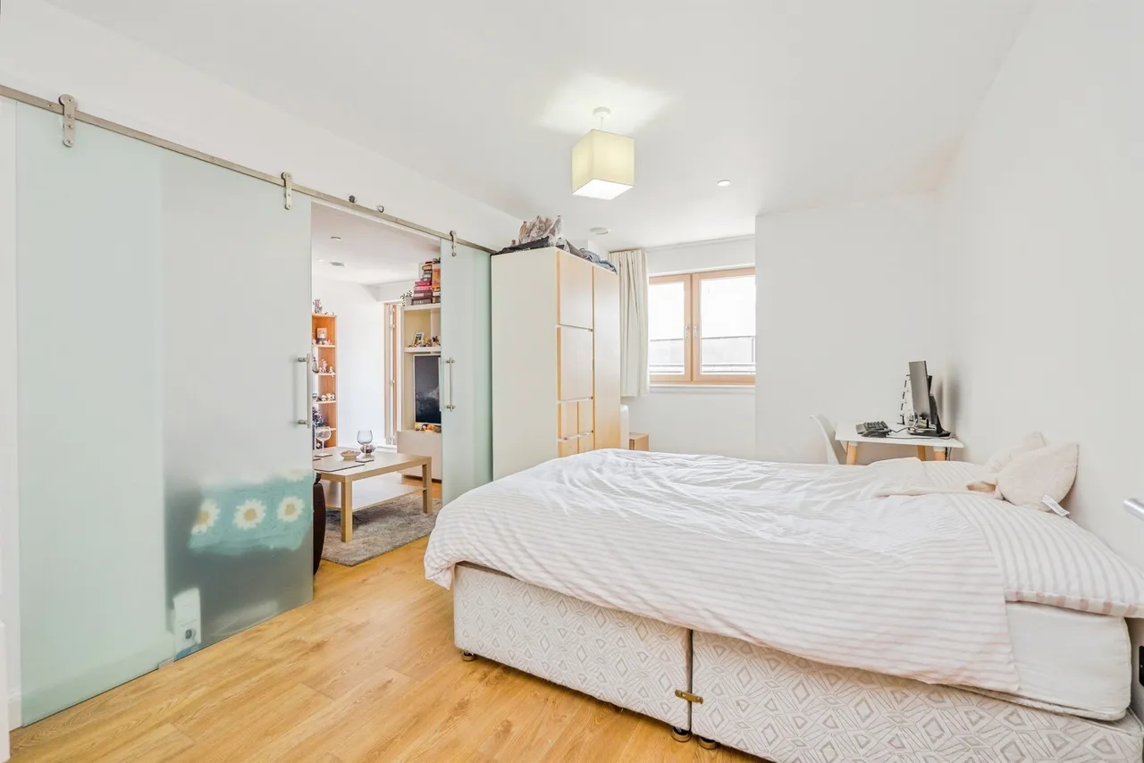Barry Lane, Cardiff, CF10, photo 17