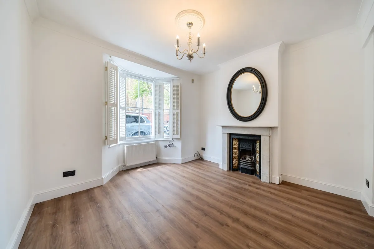 3 bed house to rent, Trott Street, London, SW11