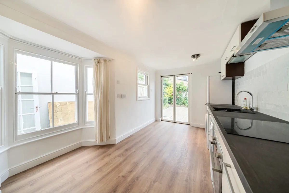Trott Street, London, SW11, photo 2