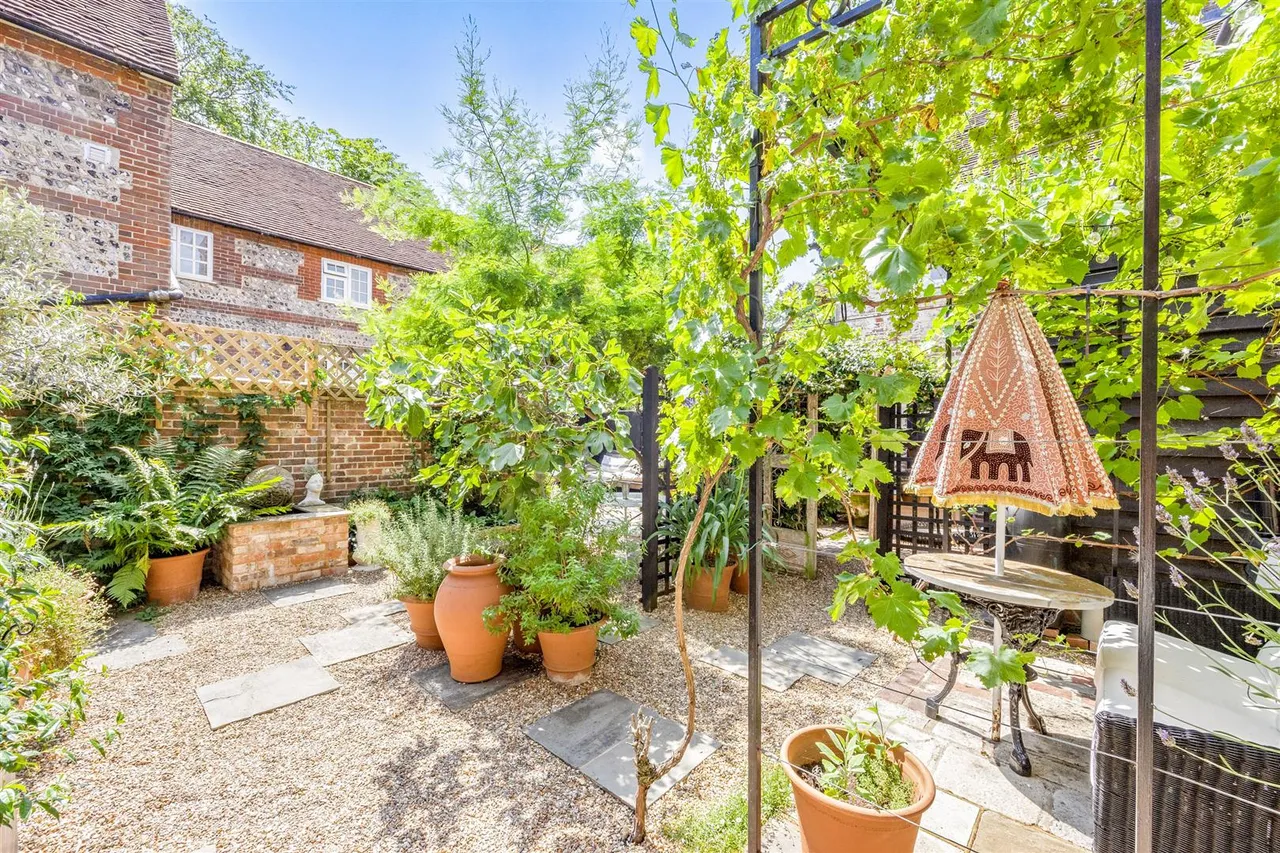 Southover High Street, Lewes, BN7 1HT, photo 13