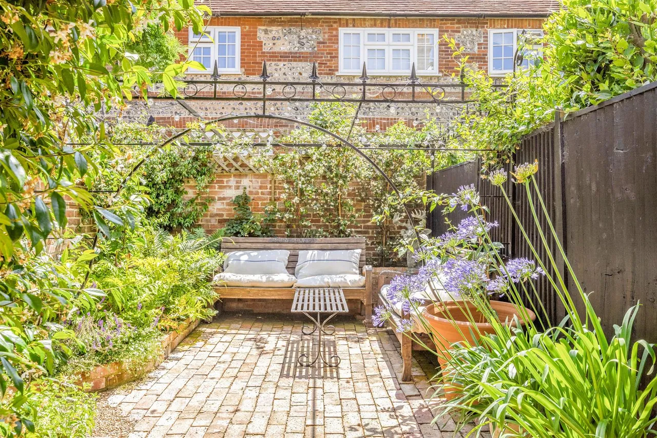 Southover High Street, Lewes, BN7 1HT, photo 15