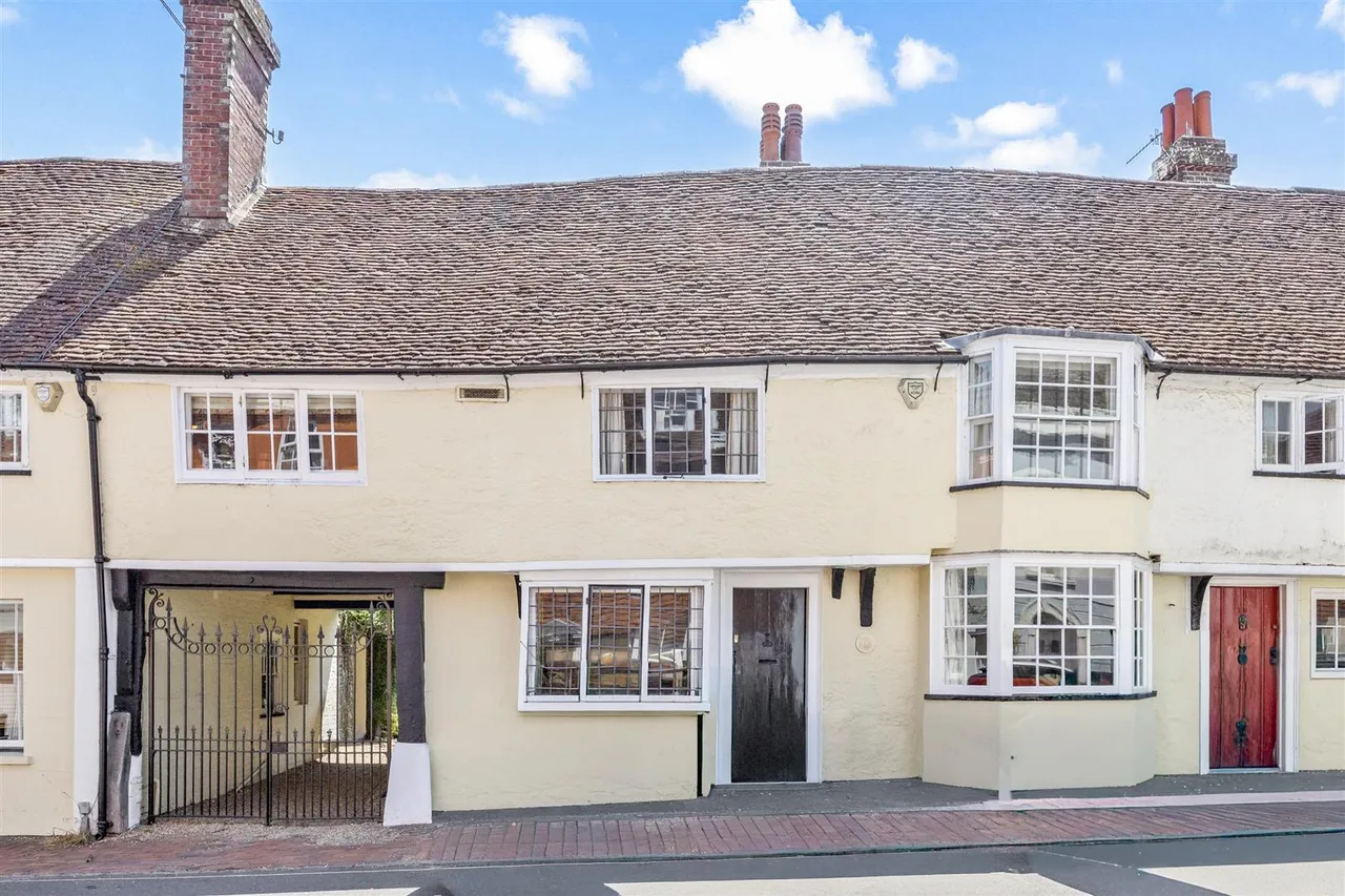 3 bed house for sale — Southover High Street, Lewes, BN7 1HT