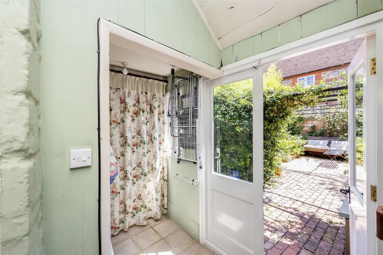 Southover High Street, Lewes, BN7 1HT, photo 19