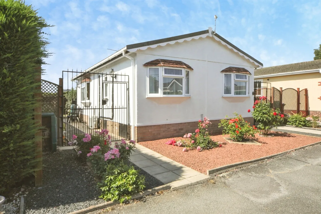 2 bed park home for sale, Wallow Lane, Great Bricett, IP7