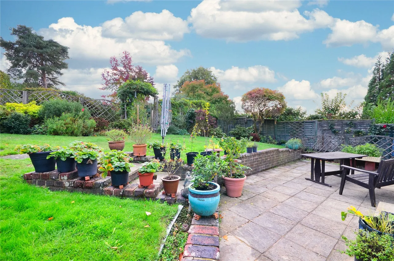 Musgrave Avenue, East Grinstead, RH19, photo 15
