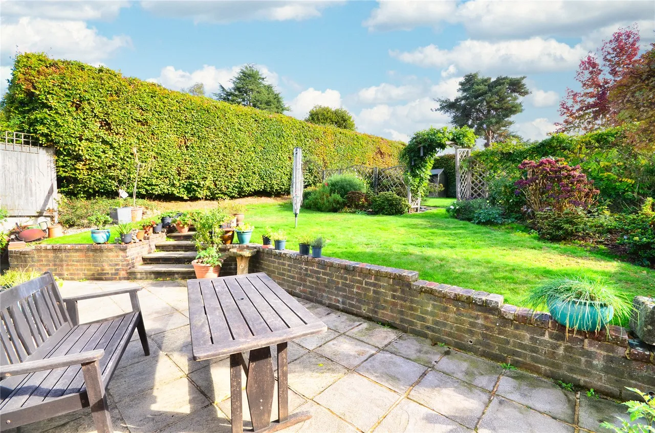 Musgrave Avenue, East Grinstead, RH19, photo 17