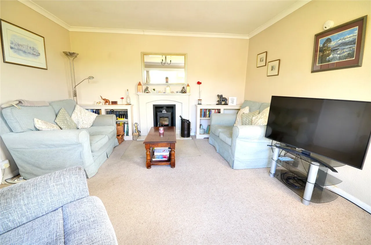 Musgrave Avenue, East Grinstead, RH19, photo 9