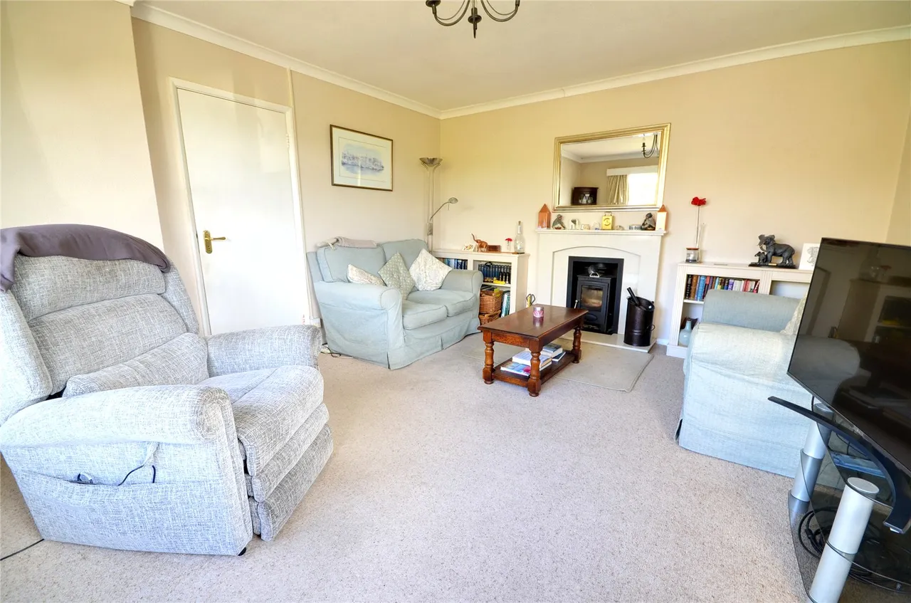 Musgrave Avenue, East Grinstead, RH19, photo 4