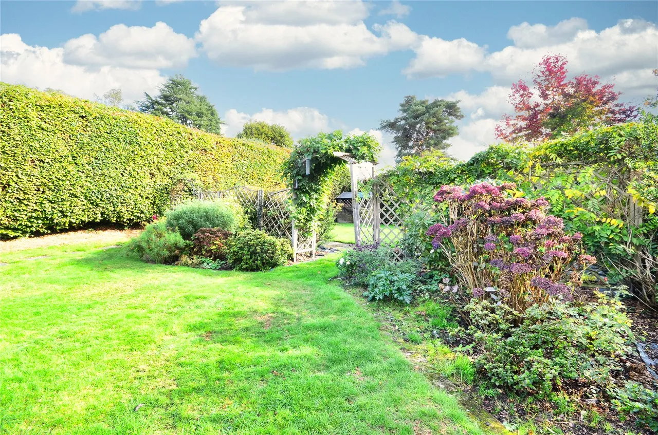 Musgrave Avenue, East Grinstead, RH19, photo 18