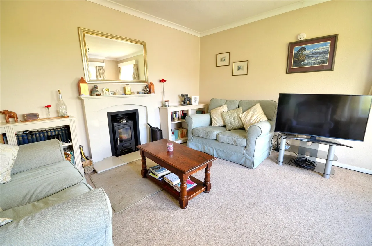Musgrave Avenue, East Grinstead, RH19, photo 10