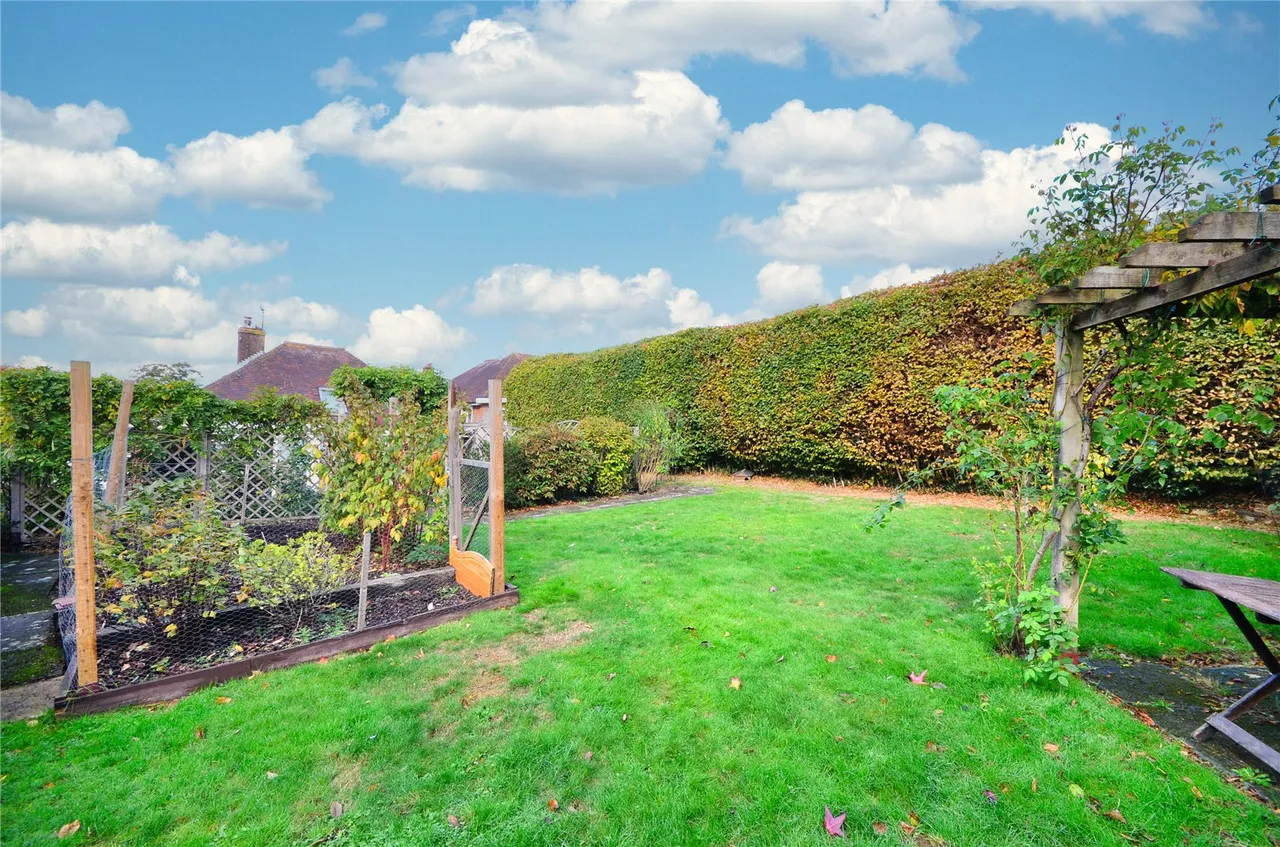 Musgrave Avenue, East Grinstead, RH19, photo 22
