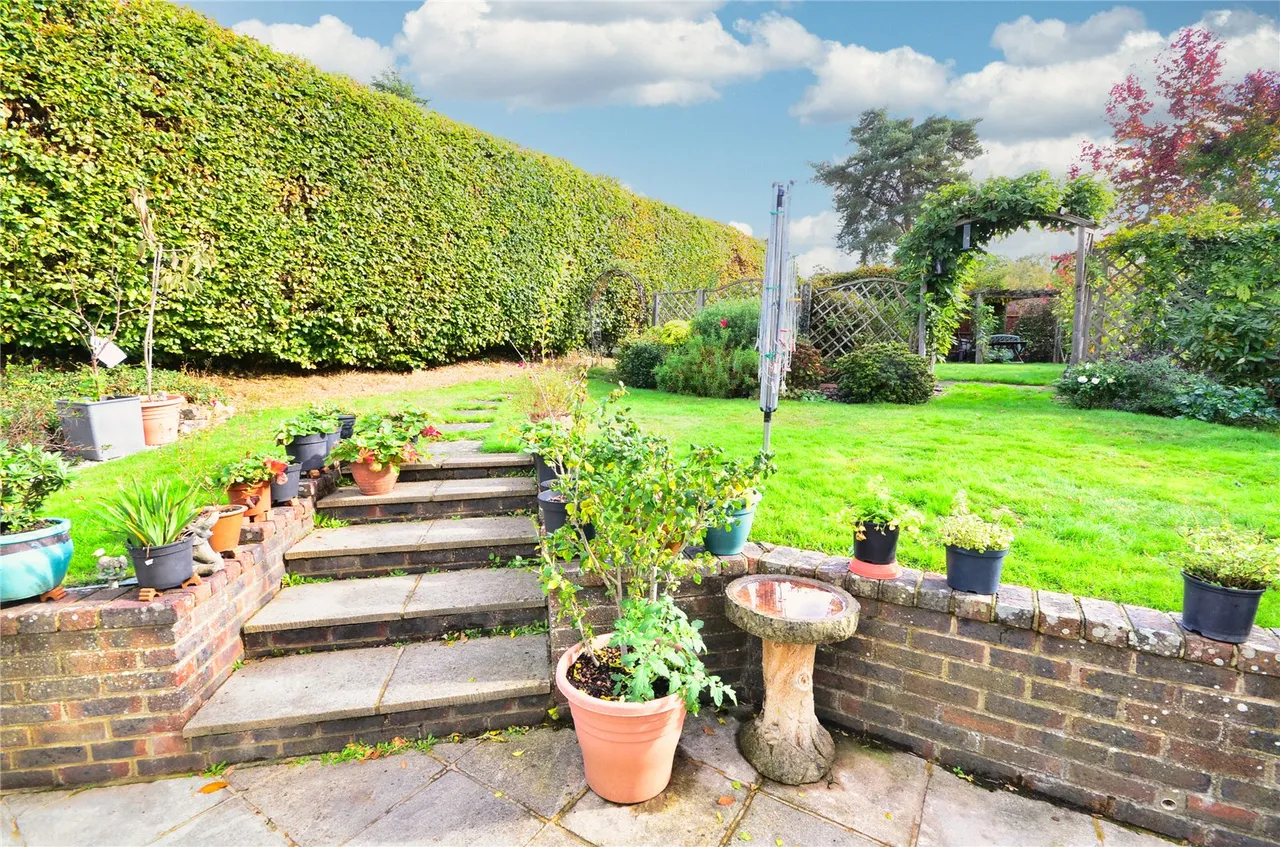 Musgrave Avenue, East Grinstead, RH19, photo 2