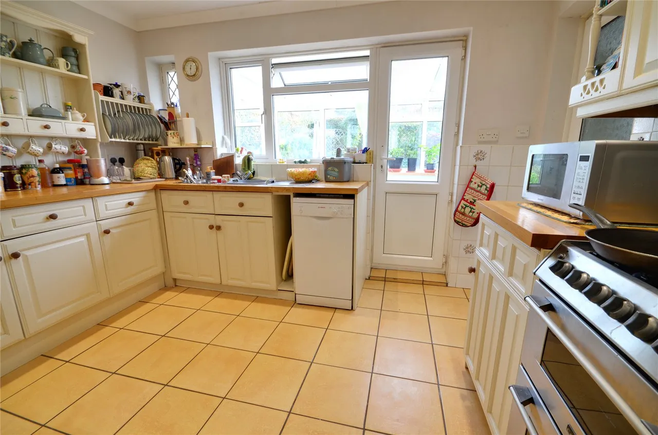 Musgrave Avenue, East Grinstead, RH19, photo 11