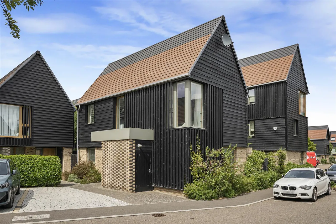 2 bed property for sale, Royal Way, Trumpington, CB2
