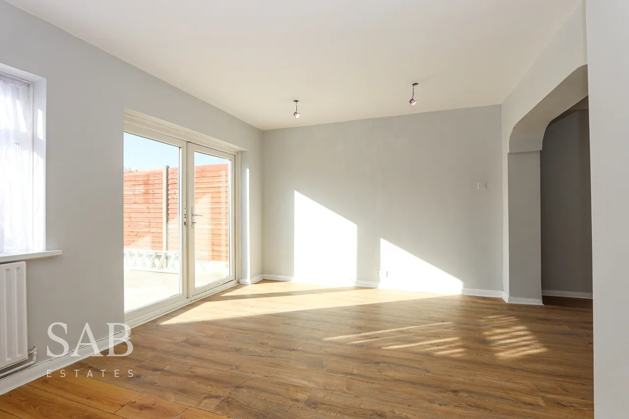 4 bed house to rent, Beechwood Avenue, Greenford, UB6