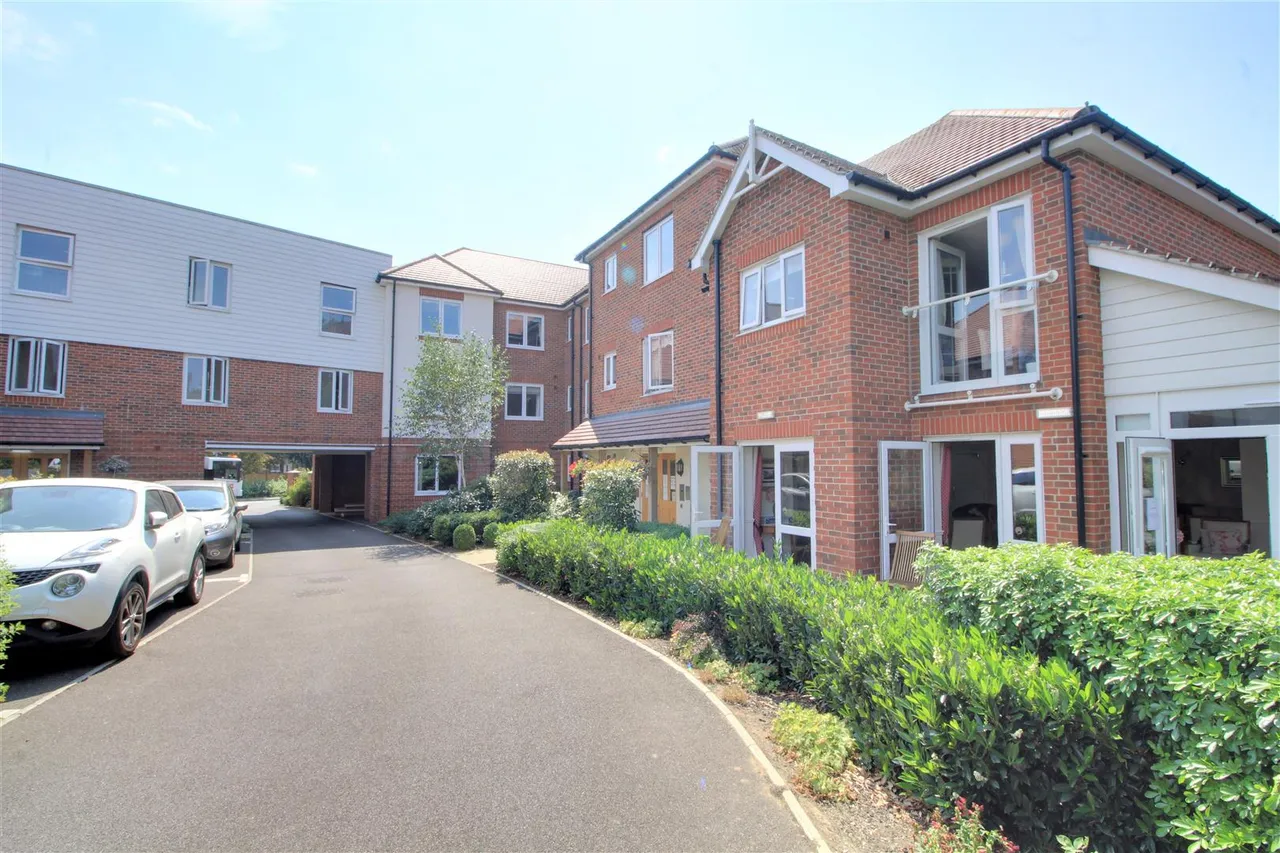 Broomstick Hall Road, Waltham Abbey, EN9, photo 10