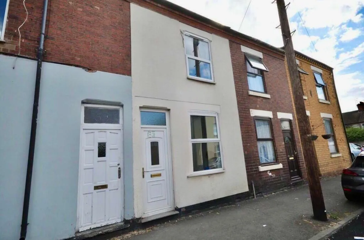 2 bed house to rent, Queen Street, Burton-on-Trent, DE14