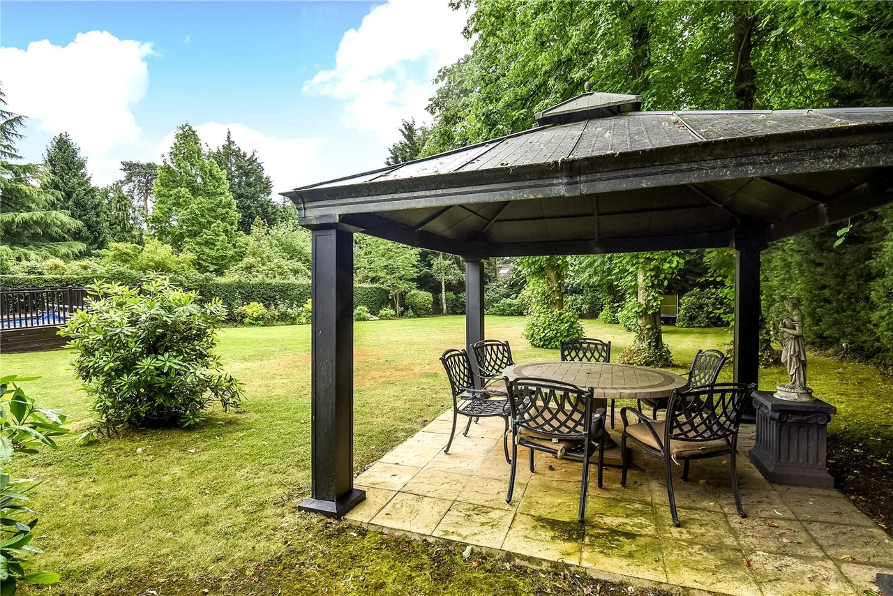 South View Road, Pinner Fees Apply, HA5, photo 13