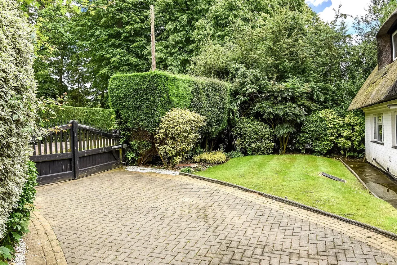 South View Road, Pinner Fees Apply, HA5, photo 22