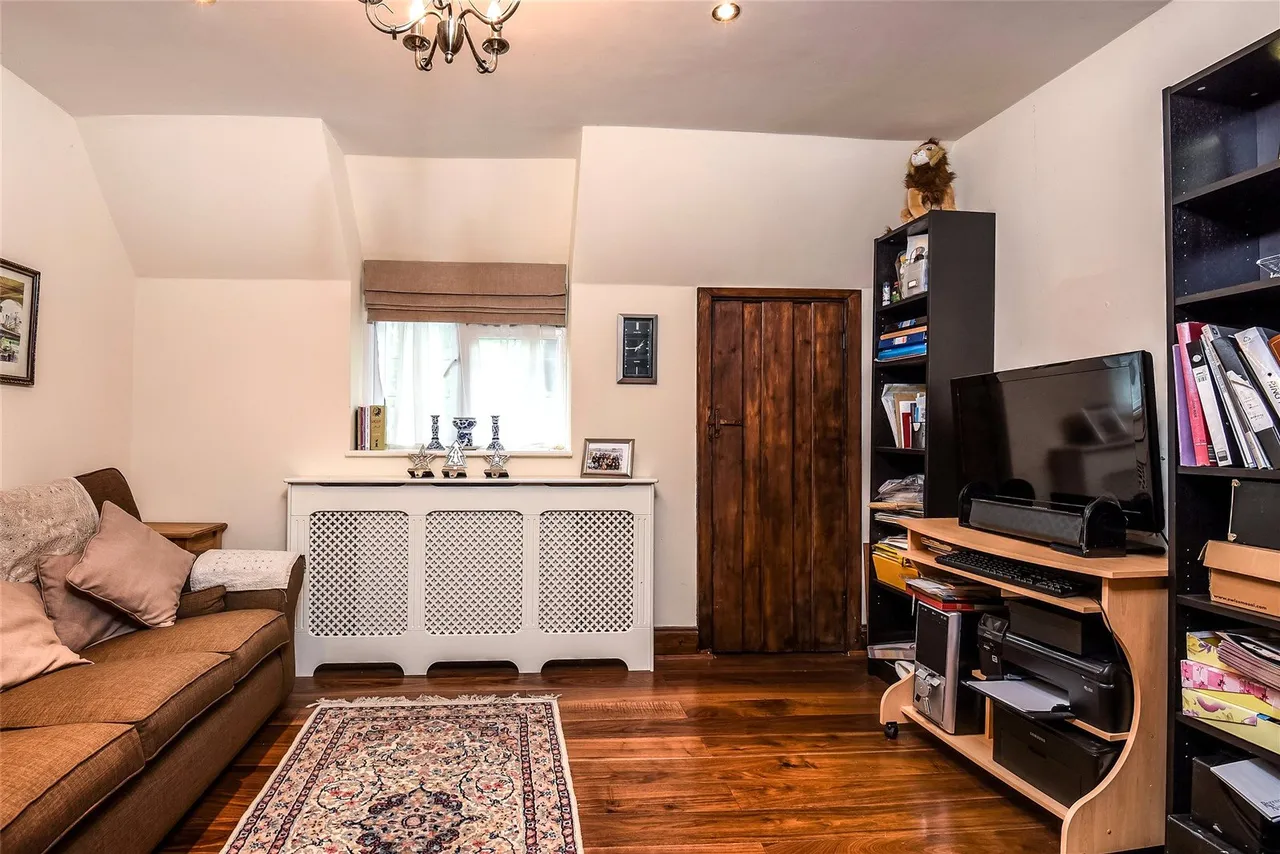 South View Road, Pinner Fees Apply, HA5, photo 23