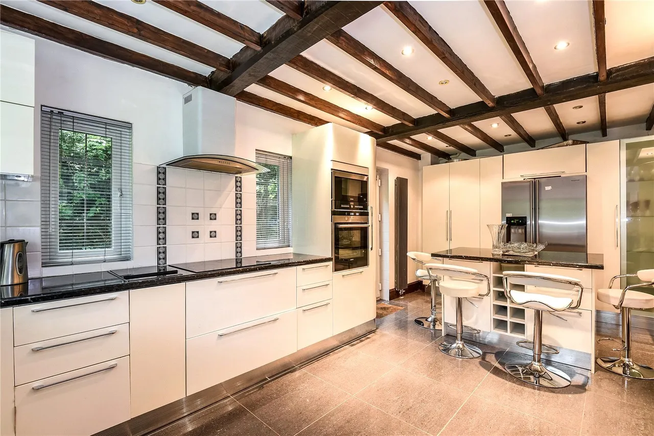 5 bed house to rent, South View Road, Pinner Fees Apply, HA5