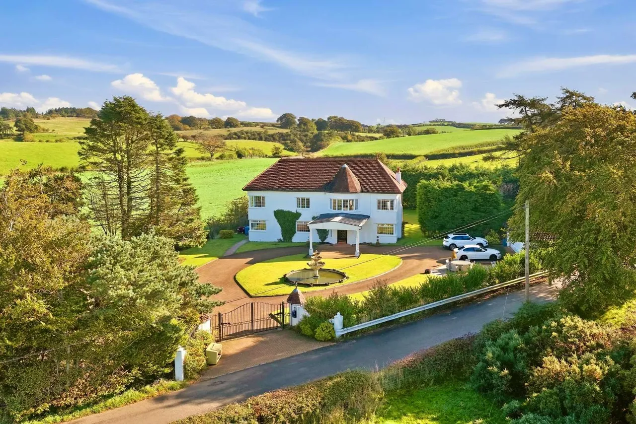 4 bed house for sale, Kittochside Road, Carmunnock, G76