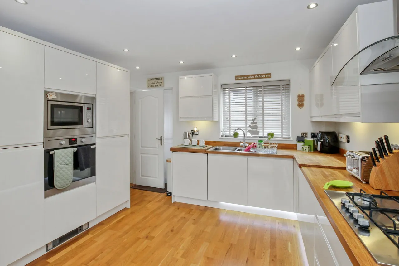 Saunderton Close, Haydock, WA11, photo 4
