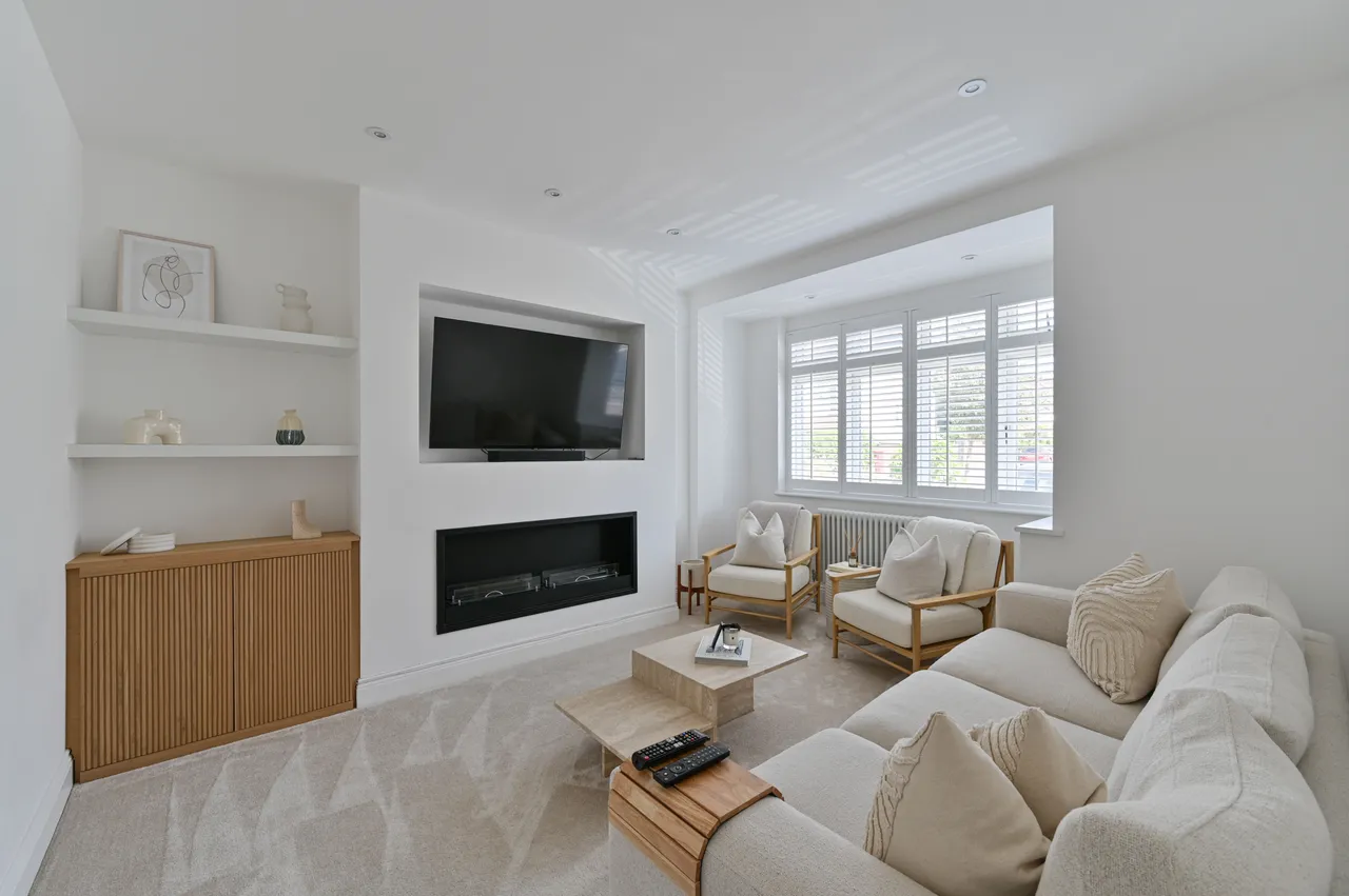 100 Gracefield Gardens, London, photo 3
