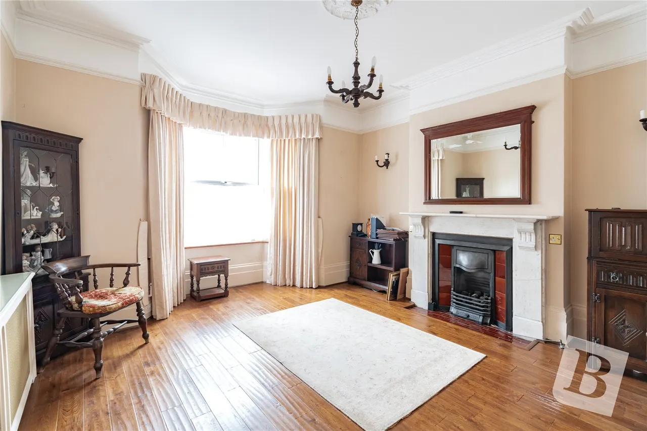 Whitehill Road, Gravesend, Kent, DA12, photo 2