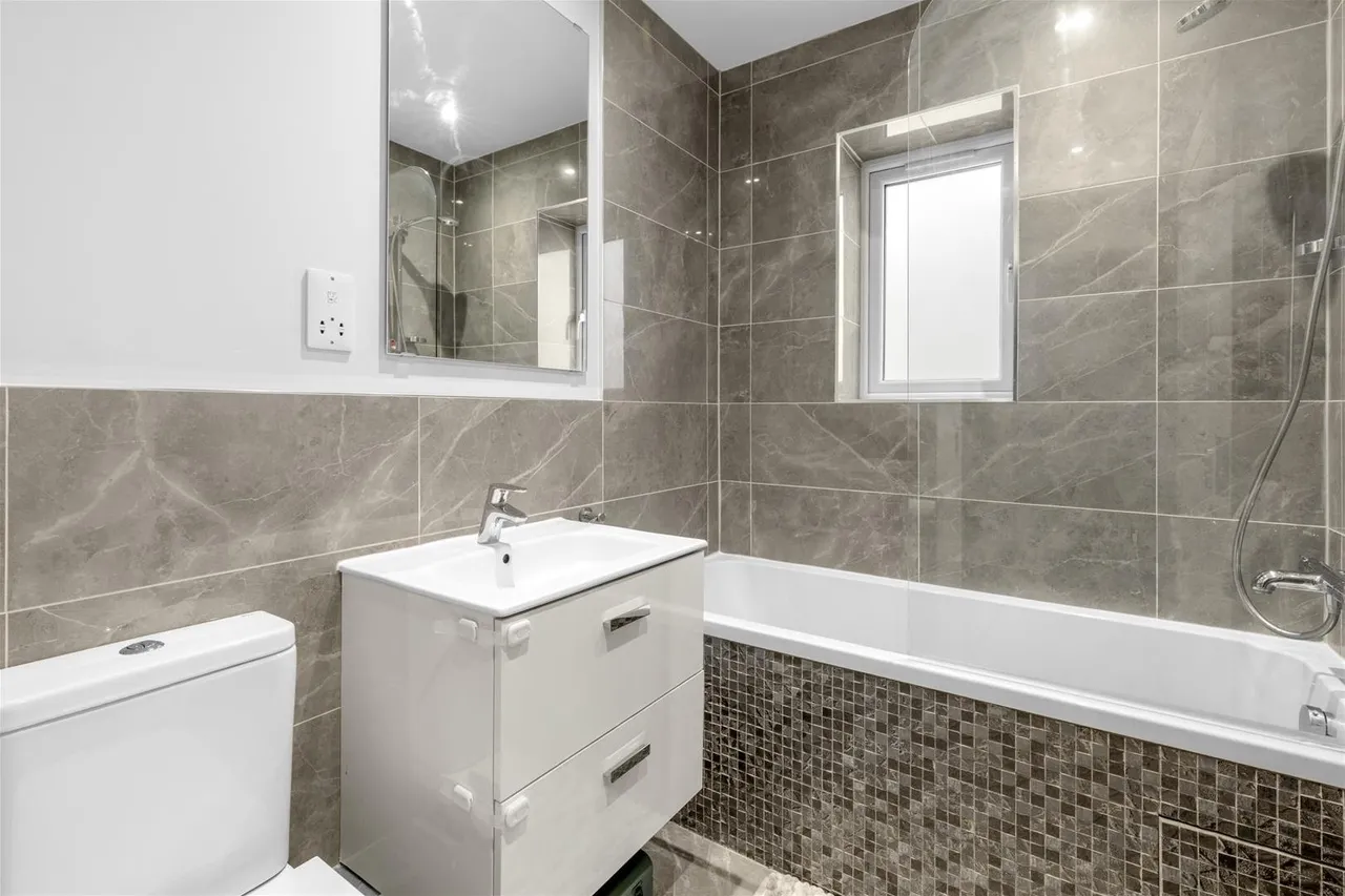 Windrush Court, High Wycombe, HP13, photo 7