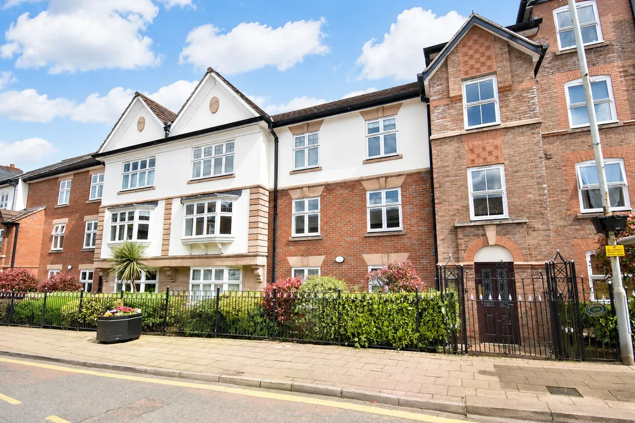 2 bed flat for sale, Chorlegh Grange Chapel Road, Alderley Edge