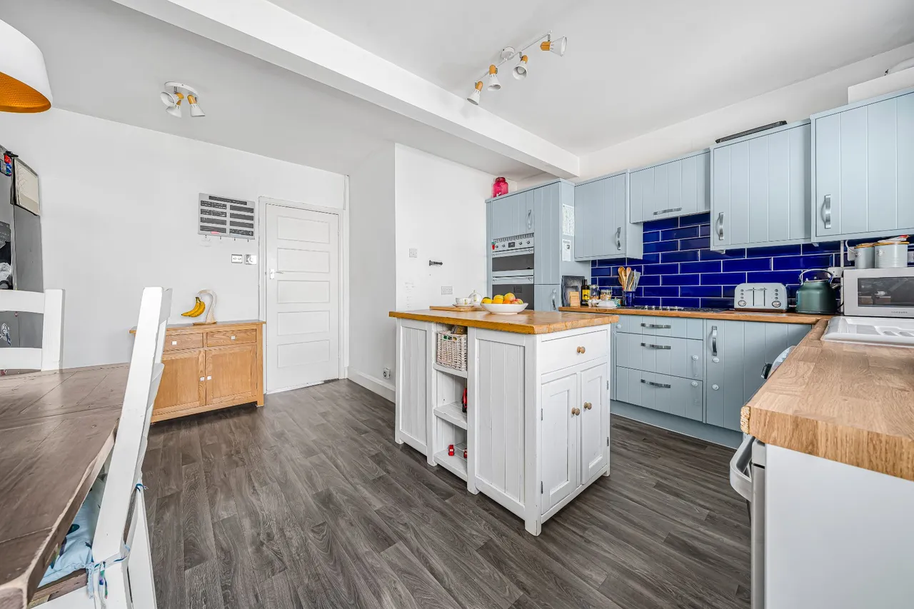 Gaston Bridge Road, Shepperton, TW17, photo 2