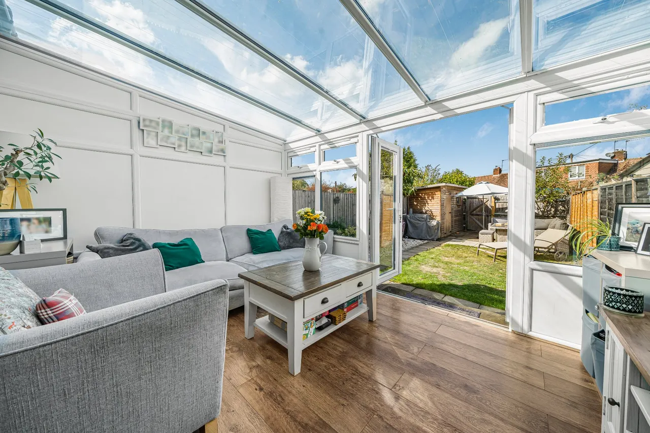 Gaston Bridge Road, Shepperton, TW17, photo 3