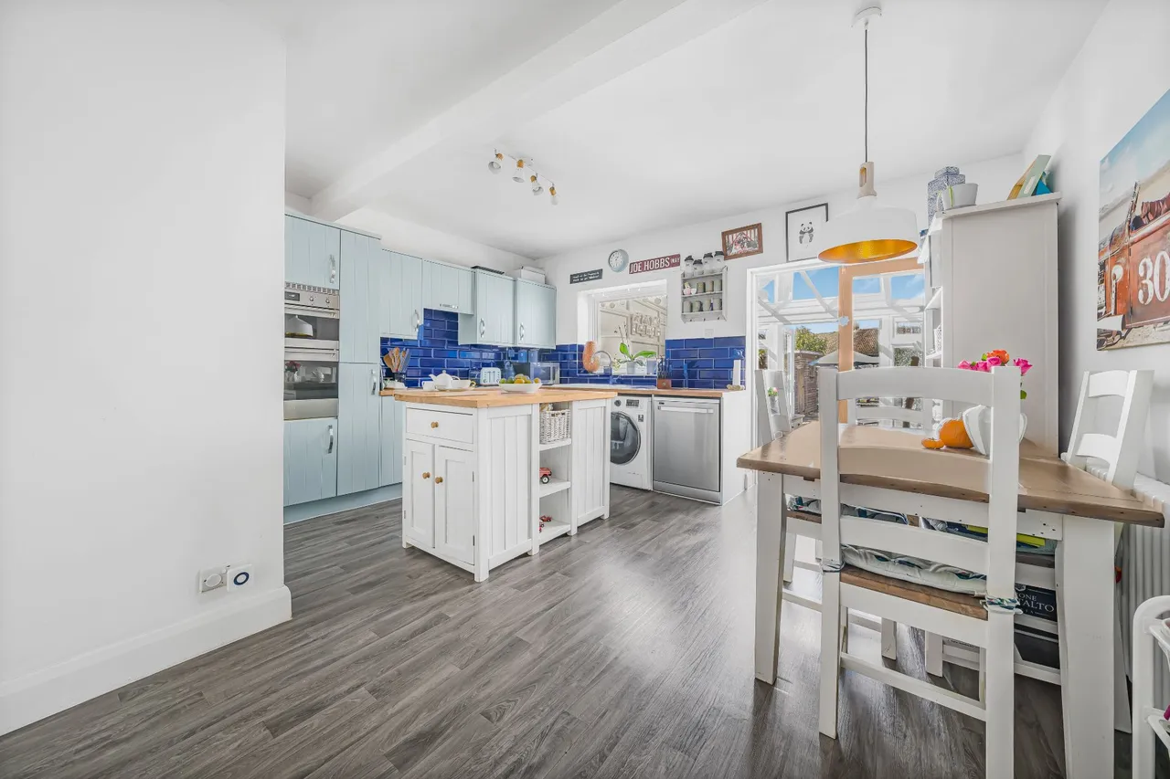 Gaston Bridge Road, Shepperton, TW17, photo 12