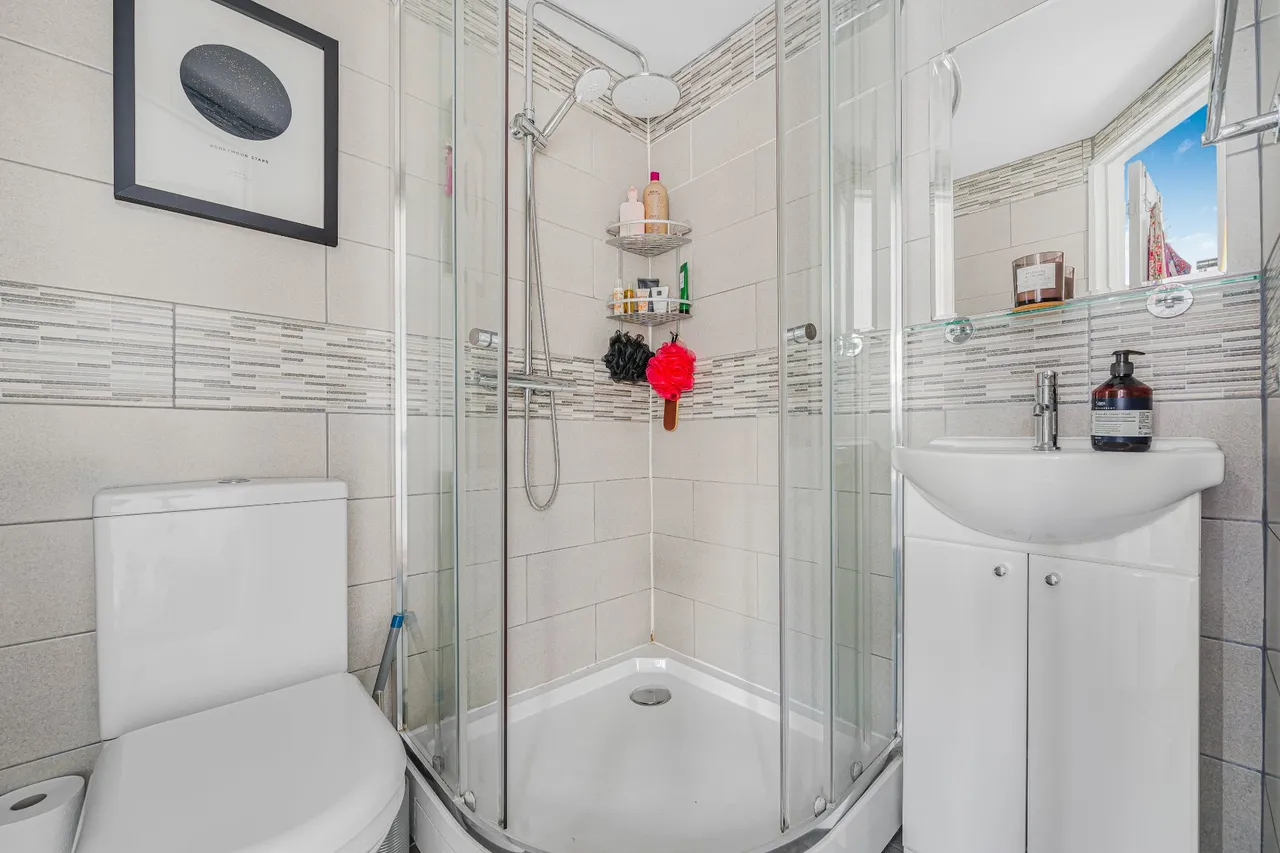 Gaston Bridge Road, Shepperton, TW17, photo 11