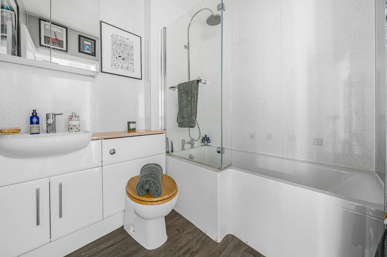 Gaston Bridge Road, Shepperton, TW17, photo 8