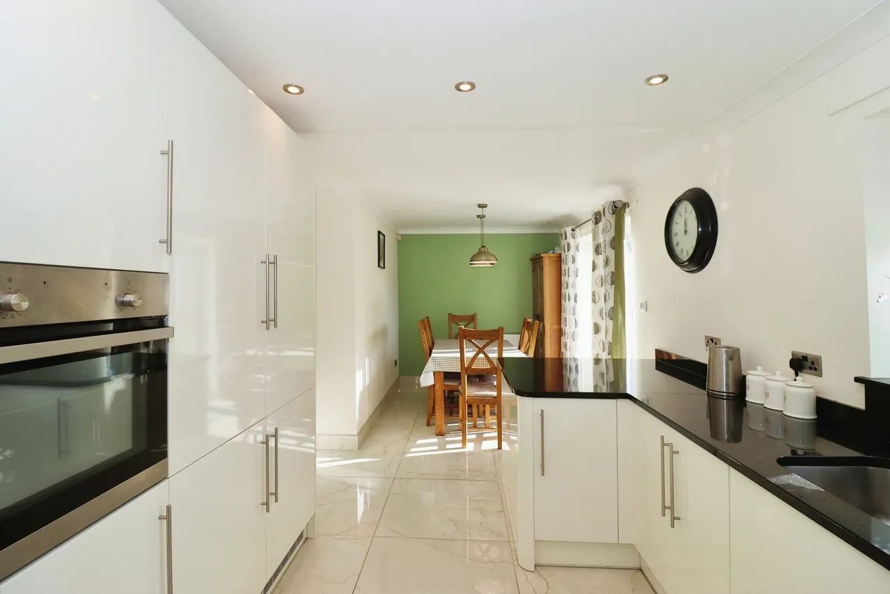 Lapwing Close, Bradley Stoke, Bristol, Gloucestershire, BS32, photo 3