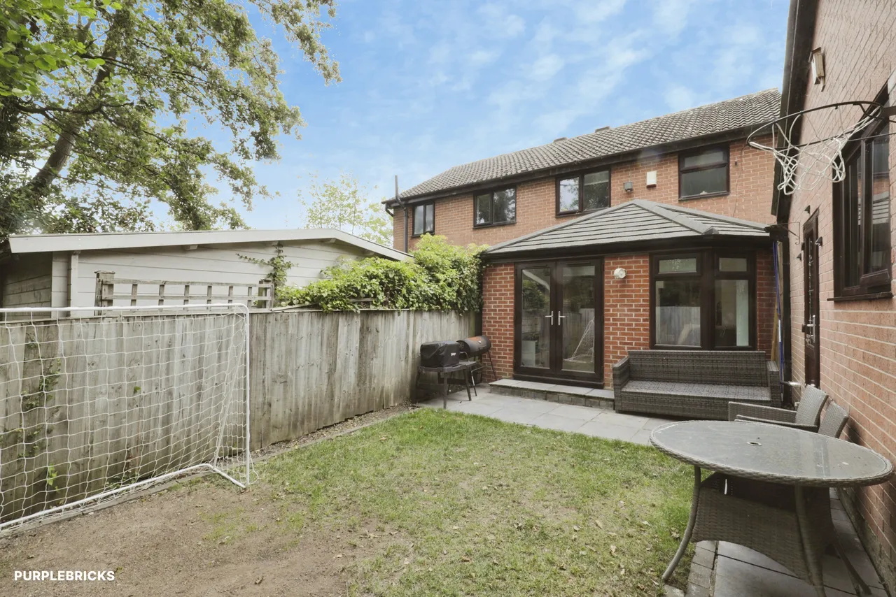Bankfield, Bardsey, LS17, photo 12